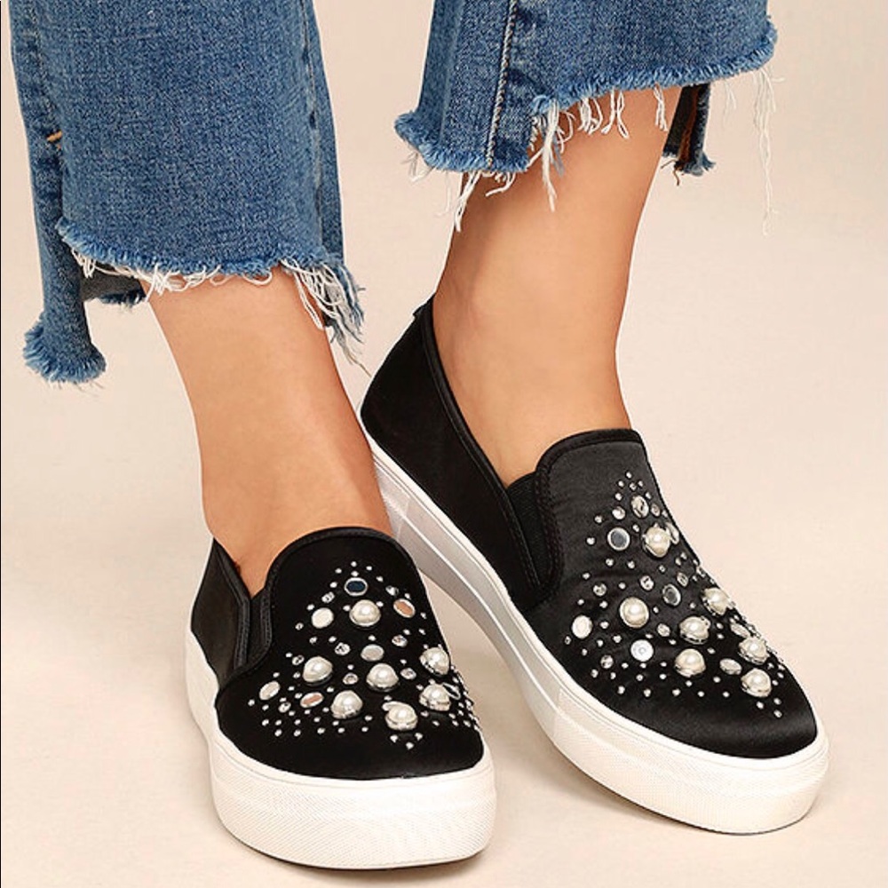 Steve Madden size 7 shoes with pearls
